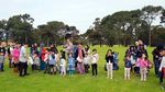 Foto: Serunya Lomba Balap Karung & Tarik Tambang di Perth