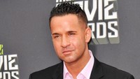 Bintang film Jersey Shore, yakni Mike Sorrentino mengaku bersalah karena penggelapan pajak pada Januari 2018. Dia dituduh gagal membayar pajak secara penuh dengan nilai hampir US$ 9 juta pendapatan dari 2010 hingga 2012. Dia akan dijatuhi hukuman pada 25 April 2018, dan dia menghadapi hukuman penjara hingga lima tahun dan denda maksimum $ 250.000, menurut ke situs. Istimewa/gobankingrates.com