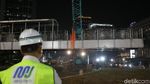 Foto: JPO Bundaran HI Sisi Barat Sukses Diturunkan