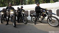 Polisi bermotor juga diturunkan.