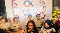 Menteri Kelautan dan Perikanan Susi Pudjiastuti, Senin (30/7) memantau pengoperasian Balai Karantina Ikan, Pengendalian Mutu dan Keamanan Hasil Perikanan (KIPM) Surabaya II di kawasan Puspa Agro, Jemundo, Sidoarjo, Jawa Timur (Jatim). Foto: Dok. Kementerian Kelautan dan Perikanan.