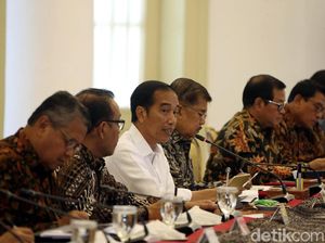 Tutup Mulut Usai Rapat, Ini yang Dibahas Sri Mulyani Cs dan Jokowi