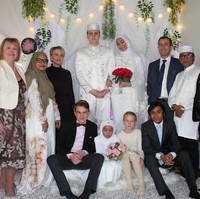 Pesta pernikahan di Aceh pun berlangsung meriah dengan dua pelaminan nasional dan adat Aceh, dengan mahar 30 mayam emas dan uang hantaran Rp 30 juta. Foto: Instagram