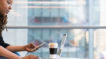 Application Architect yang rata-rata bergaji USD 149.000 (sekitar Rp 2,2 miliar) per tahun. Posisi ini bertugas untuk mengatur strategi aplikasi di dalam perusahaan, seperti kapan menggunakan tools yang sudah ada, kapan harus membuat tools baru, dan sebagainya. Foto: Flickr via Business Insider