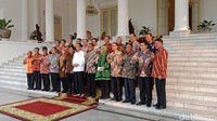 Mereka juga foto bersama dan salam dua periode. Foto: Niken/detikcom