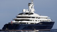 Superyacht sepanjang 133 meter, Al Mirqab, dimiliki oleh mantan Perdana Menteri Qatar Hamad Bin Jassim Al Thani. Dibangun pada tahun 2008, berisi bioskop, kolam renang dalam ruangan dan helipad (CNN Sport)