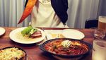 Kerennya Lee Joon Gi Saat Jualan Makanan hingga Makan Daging Panggang