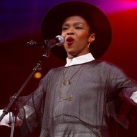 Lauryn Hill merupakan ratunya hip-hop dan R&B pada akhir 90-an hingga awal 2000-an. Namun seiring karier musiknya yang menurun, peraih Grammy Awards ini kesulitan bayar pajak. Dari 2005 - 2007 ia menolak bayar pajak dengan alasan bisa mengganggu kreativitasnya. Akibatnya pelantun lagu Killing Me Softly ini dihukum tiga bulan penjara dan diharuskan membayar Rp 7,8 miliar. Foto: Istimewa