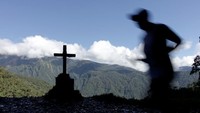 Mulai dari La Paz yang berada pada ketinggian 3.660 mdpl, Yungas menjadi jalan pertama yang berada pada ketinggian 4.650 mdpl, tepatnya berada di La Cumbre Pass (David Mercado/REUTERS)