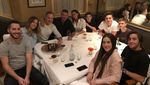 Pesona Tampan Brooklyn Beckham Saat Makan Es Krim dan Sushi