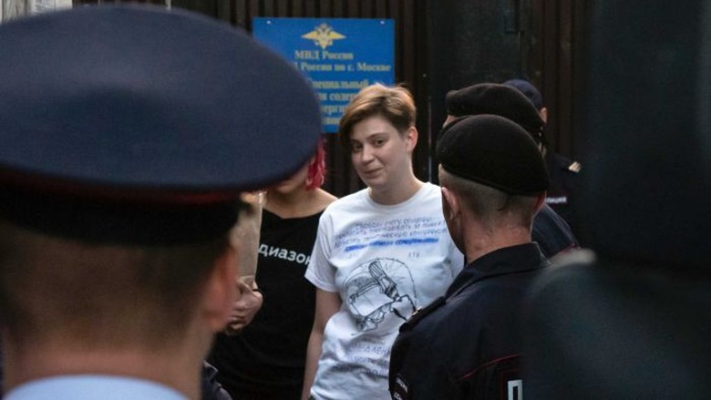 Anggota Pussy Riot Ditangkap Lagi Setelah Dibebaskan dari Penjara Anggota Pussy Riot Ditangkap Lagi Setelah Dibebaskan dari Penjara