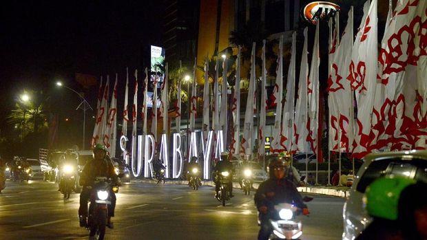 Serba Merah Putih, Cantiknya Surabaya Jelang Agustusan