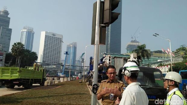 Saat JPO Bundaran HI masih berdiri, Senin (30/7).
