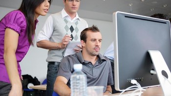 Technical Program Manager yang rata-rata bergaji USD 145.000 (sekitar Rp 2,1 miliar) per tahun. Manajer ini bertugas untuk mengawasi berbagai proyek yang dijalankan perusahaan, uji coba kode, dan mengawasi proses pengembangan. Foto: Guestable via Business Insider