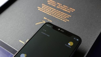 Mengusung layar AMOLED berukuran 6,21 inch dengan resolusi Full HD+ dan terilindungi Gorilla Glass 5. Foto: Sina Mobile