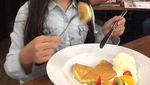 Manisnya Sandrinna Michelle Saat Belajar Bikin Pizza dan Makan Bareng Keluarga