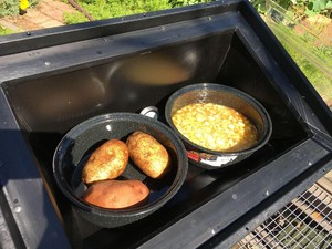 Unik! Keluarga Ini Suka Memasak dengan Panas Sinar Matahari
