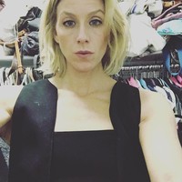 Kebiasaan tersebut pun menimbulkan masalah baginya. Selain keuangan, keborosan itu juga mengganggu kehidupan karier dan personalnya. Foto: Instagram @carlasosenko