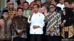 Gaya Jokowi saat Foto Bareng Bupati Seluruh Indonesia