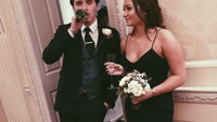 Datang ke acara prom night di sekolahnya, Brooklyn tampil formal dan keren dalam balutan serba hitam. Foto: Instagram @brooklynbeckham