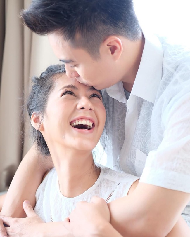 Tidak sedikit pula netizen yang baper alias terbawa perasaan. Aaaw aaw bikin baper, tulis pengguna Instagram di kolom komentar. (Foto: Instagram/alexzulfikarlalisang)