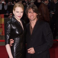 Nicole Kidman bukan sekadar lawan main Tom di tiga film, yakni Days of Thunder (1990), Far and Away (1992), dan Eyes Wide Shut (1999). Nicole juga menjadi pendamping hidup Tom selama hampir 11 tahun. Pasangan yang memiliki dua anak hasil adopsi ini bercerai pada 2001. (Foto: Getty Images)