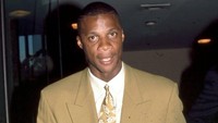 Pada Desember 1994, Darryl Strawberry dan agennya didakwa atas tuduhan penggelapan pajak federal. Bintang bisbol itu dituduh bermasalah karena gagal melaporkan pajak lebih dari US$ 500.000. Dia dijatuhi hukuman tiga bulan penjara dan tiga bulan tahanan rumah. Istimewa/gobankingrates.com