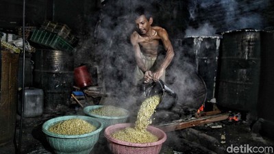 Industri Rumahan Perajin Tempe yang Tetap Bertahan