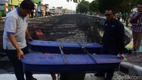 Terkait pengoperasian teknologi tersebut, LIPI dan alumni ITB berkoordinasi dengan Dinas Sumber Daya Air (DSDA) DKI Jakarta dan dibantu petugas UPK Badan Air Dinas Lingkungan Hidup DKI Jakarta.