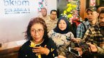 Berbusana Long Dress, Susi Resmikan Alat Angkut Kontainer