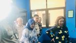 Berbusana Long Dress, Susi Resmikan Alat Angkut Kontainer