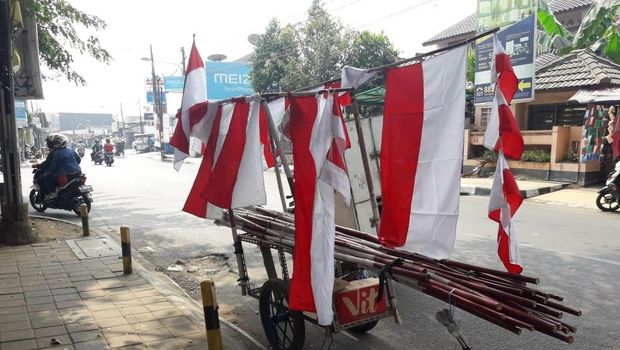 Ada yang berkeliling menggunakan gerobak
