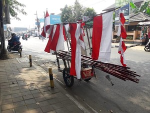 Penjual Bendera Sepi Pembeli di Masa Pandemi