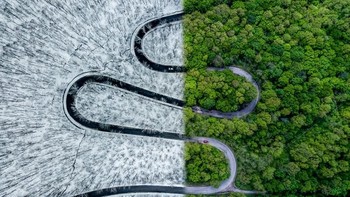 Pemenang pertama kategori Abstrak Weather Snake karya fotografer Ovi D. Pop. (Foto: 2018 Drone Awards)