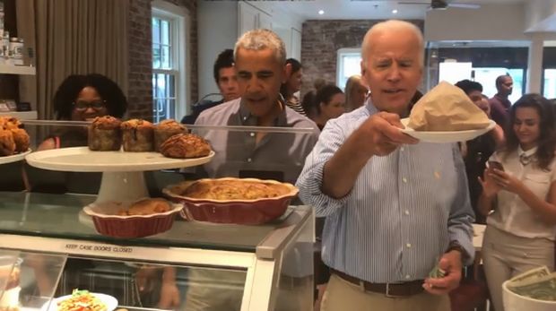 Saat Obama dan dan Biden Bikin Kaget Pengunjung Toko Roti