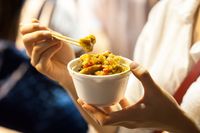 Di Malam Hari Semua Orang di Dunia TernyataPesan Makanan Pada Waktu Sama