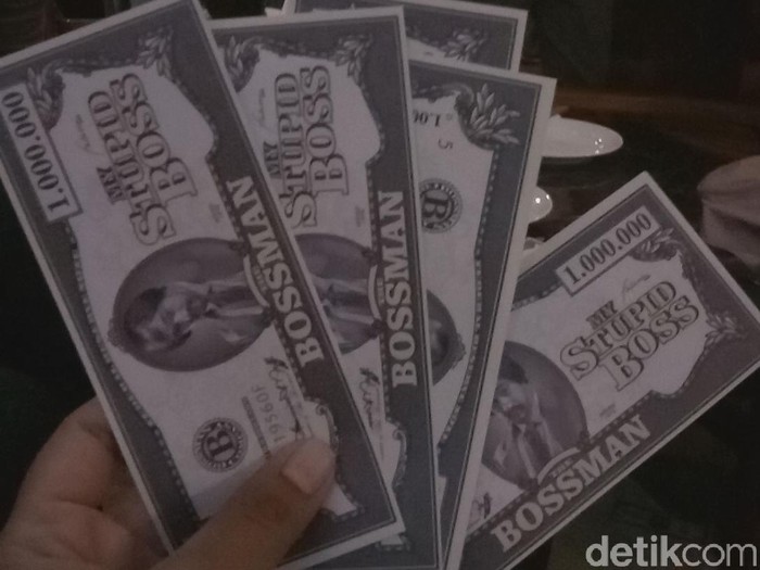 Reza Rahadian Naik Helikopter dan Sebar Uang, Ada Apa?