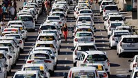 Ratusan sopir taksi konvensional di Spanyol berunjuk rasa menuntut pembatasan taksi online, Selasa (31/7/2018) waktu setempat. Paul Hanna/Reuters.