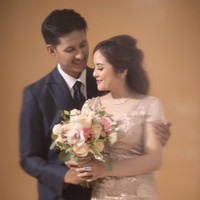 Tasya Kamila tak lama lagi resmi menjadi istri dari sang kekasih, Randi Bachtiar. Deretan foto pre-wedding mereka hasil bidikan fotografer Rio Prasetia pun dirilis. (Foto: Instagram/@_riop_)