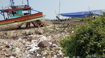 Penampakan Puluhan Ton Sampah di Pantai Labuan Pandeglang
