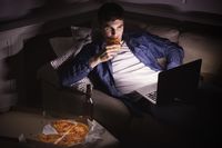 Di Malam Hari Semua Orang di Dunia TernyataPesan Makanan Pada Waktu Sama