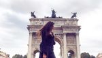 Foto: Travelingnya Model Cantik Pacar Valentino Rossi