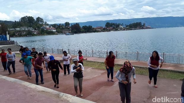 Danau Toba Sambut Obor Asian Games 