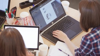 Software Development Manager yang rata-rata bergaji USD 153.300 (sekitar Rp 2,2 miliar) per tahun. Manajer ini akan memimpin tim yang bertanggung jawab untuk mengembangkan dan menguji coba sistem atau aplikasi tertentu di perusahaan. Foto: Flickr via Business Insider