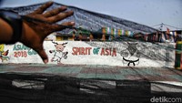 Wakil Gubernur DKI Jakarta Sandiaga Uno sebelumnya mengatakan penutupan dilakukan untuk mengurangi bau Kali Item, yang lokasinya dekat dengan Wisma Atlet.