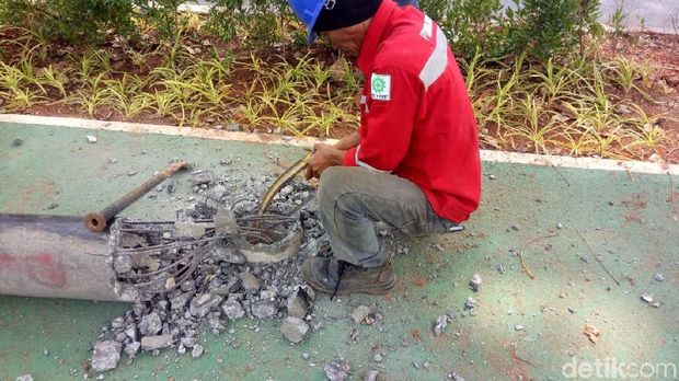 Jadi Halang Rintang, Tiang di Jalur Sepeda GBK Dicabut PLN