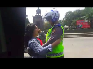 Kocak! Joget Keke Challenge, Waria Ini Ditilang