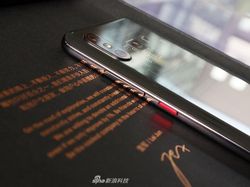 Penampakan Ponsel Paling Gahar Xiaomi Berbodi Transparan