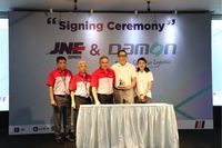 Penandatanganan kerja sama antara JNE dan Damon (Foto: dok. JNE)
