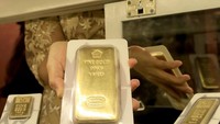 Emas ANTAM-LM terbaru ini tersedia dalam pecahan 0.5 gram, 1 gram, 2 gram, 3 gram, 5 gram, 10 gram, 25 gram, 50 gram, dan 100 gram. Salah satu perbedaan signifikan dibandingkan dengan emas ANTAM-LM edisi sebelumnya, adalah dimensi yang lebih besar untuk denominasi yang sama. Foto: dok. Antam